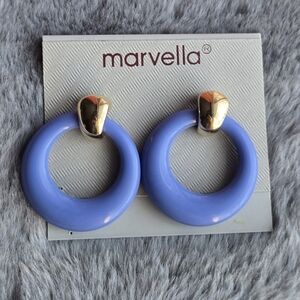 NWT NOS Marvella Periwinkle Blue Lucite Gold Tone Metal Dangle Hoop Earrings